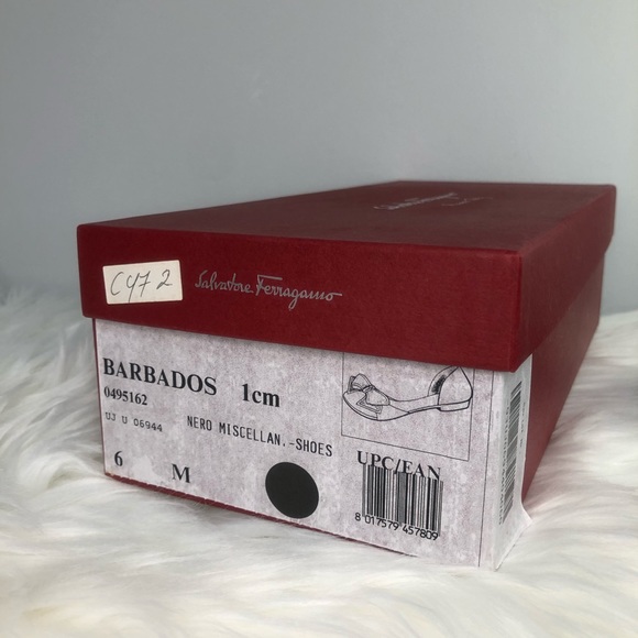 $300 Authentic Ferragamo black jelly flats slipper - Picture 9 of 9